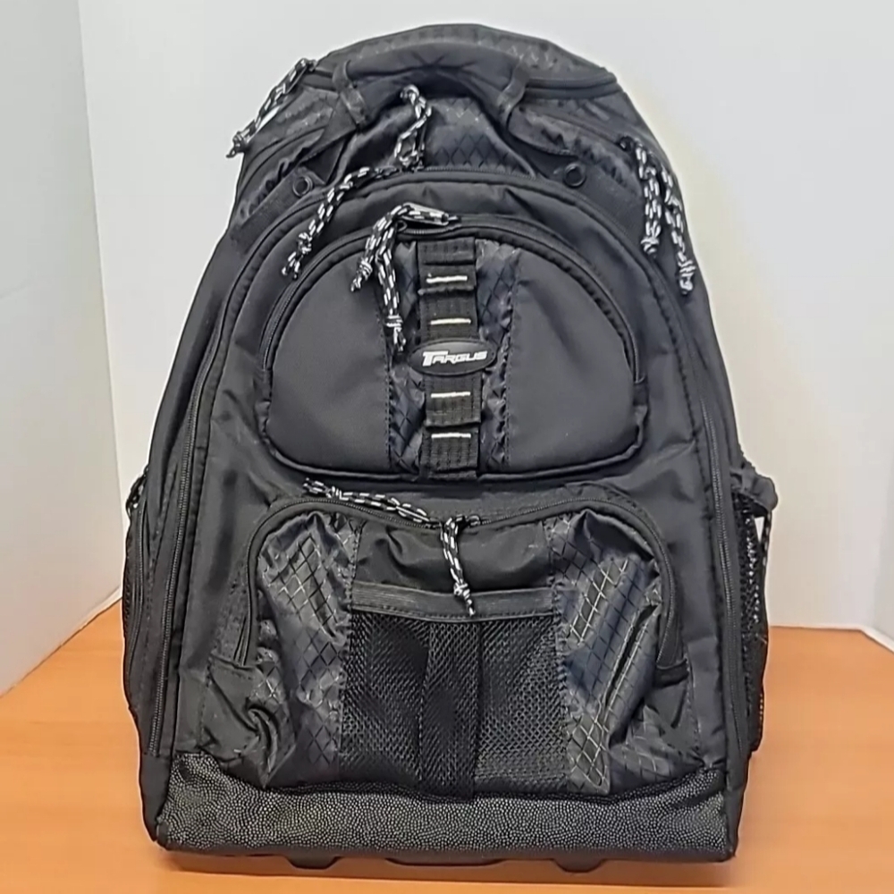 Targus Travel Bag with Wheels and pull up handle